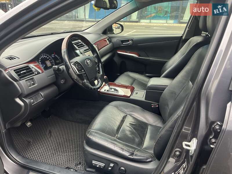 Седан Toyota Camry 2012 в Киеве