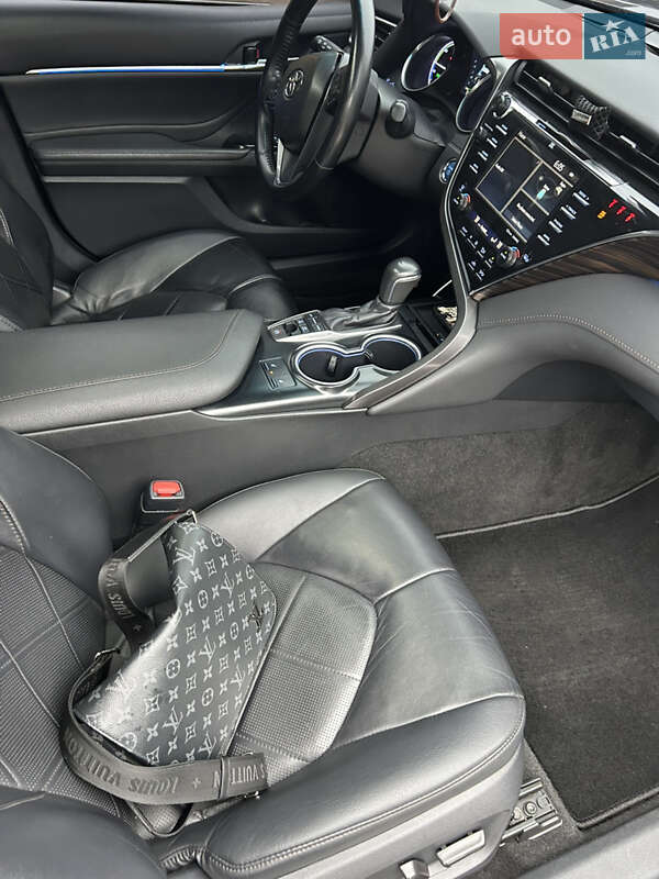 Седан Toyota Camry 2018 в Харкові