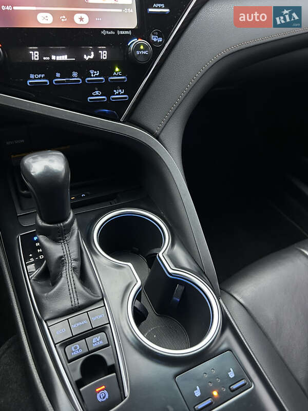 Седан Toyota Camry 2018 в Харкові