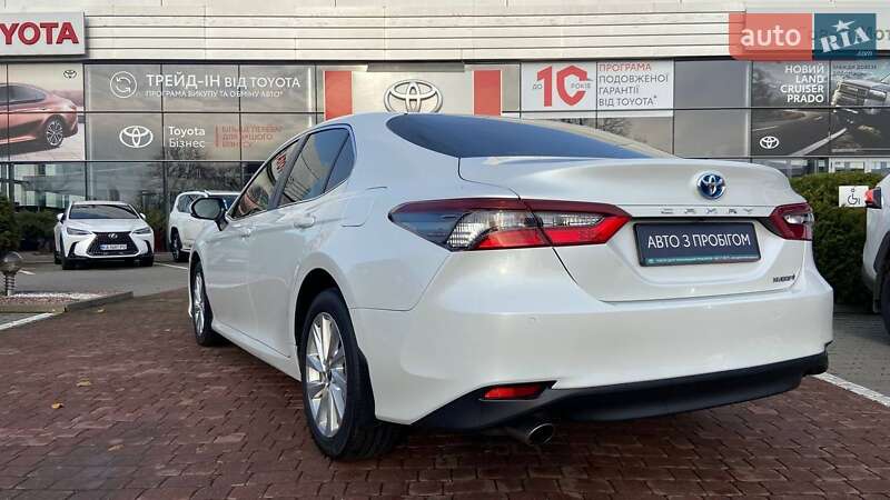 Седан Toyota Camry 2021 в Хмельницком