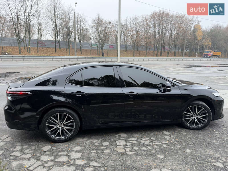 Седан Toyota Camry 2022 в Днепре