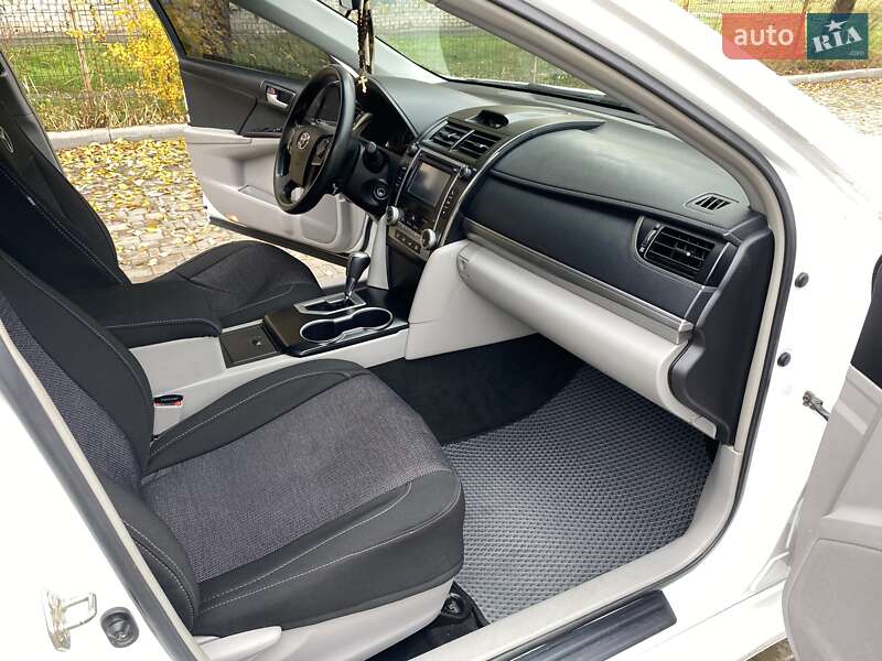 Седан Toyota Camry 2013 в Запорожье