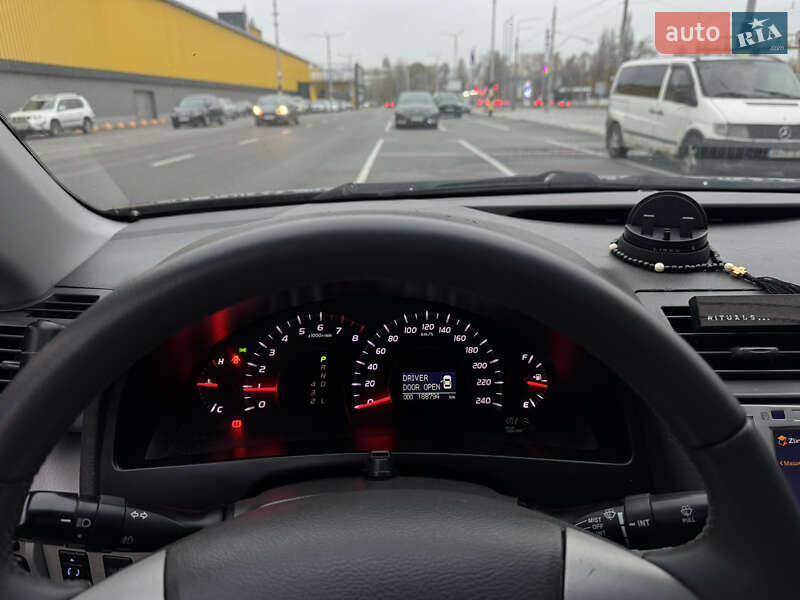Седан Toyota Camry 2008 в Киеве