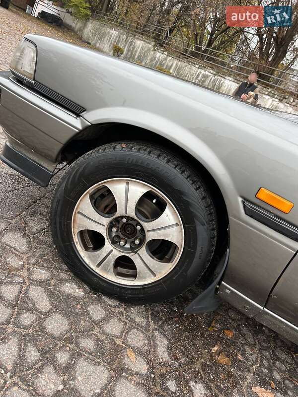 Седан Toyota Camry 1986 в Каменском