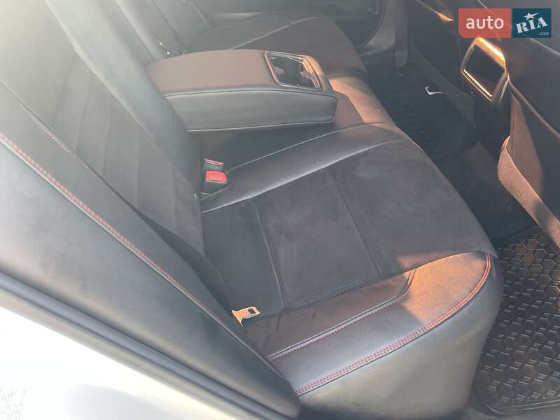 Седан Toyota Camry 2017 в Киеве