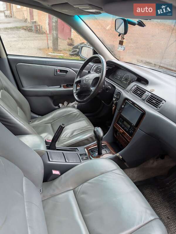 Седан Toyota Camry 1997 в Жмеринке