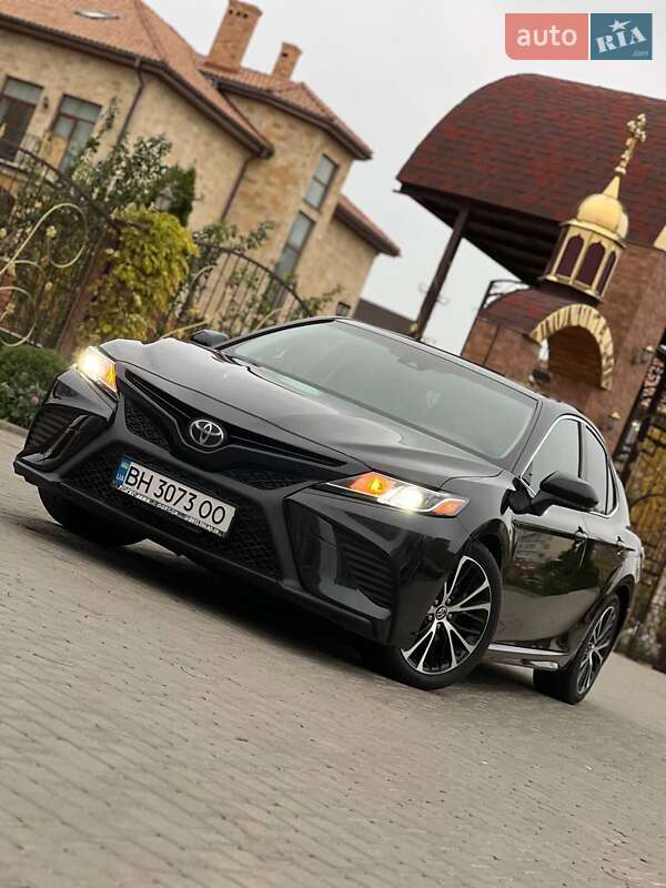 Седан Toyota Camry 2018 в Одессе