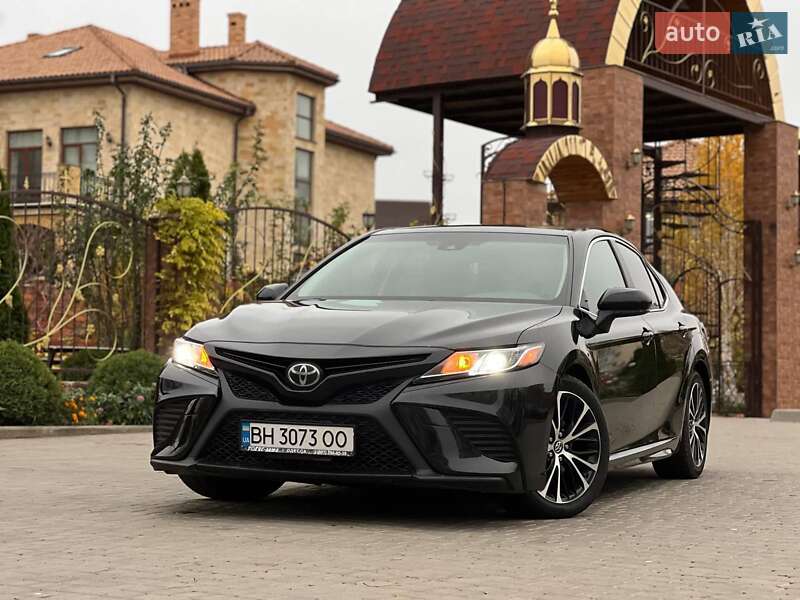 Седан Toyota Camry 2018 в Одессе