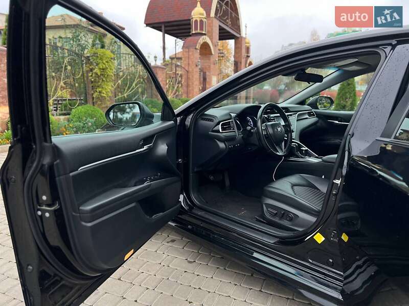 Седан Toyota Camry 2018 в Одессе