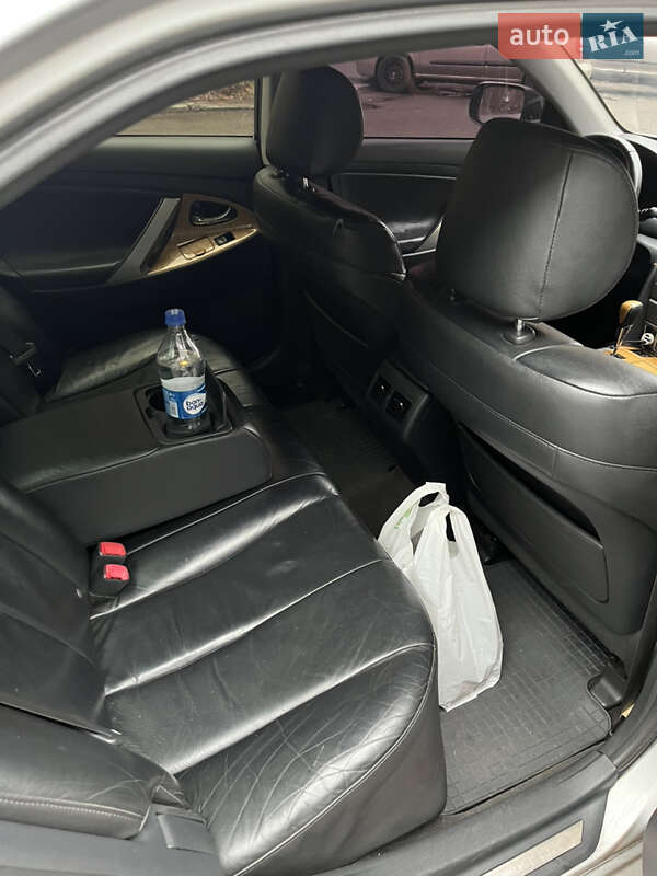 Седан Toyota Camry 2006 в Киеве