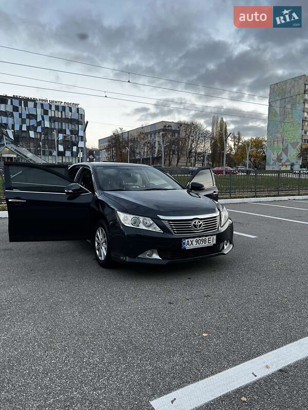 Седан Toyota Camry 2011 в Харькове