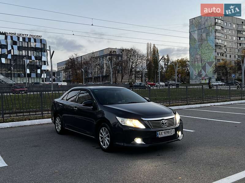 Седан Toyota Camry 2011 в Харькове