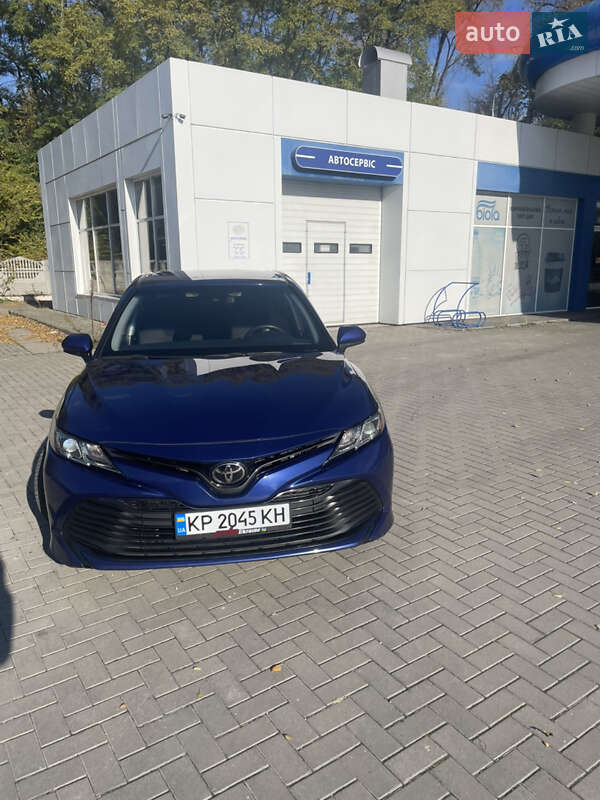 Седан Toyota Camry 2017 в Запорожье