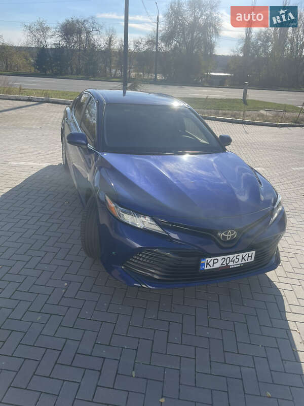 Седан Toyota Camry 2017 в Запорожье
