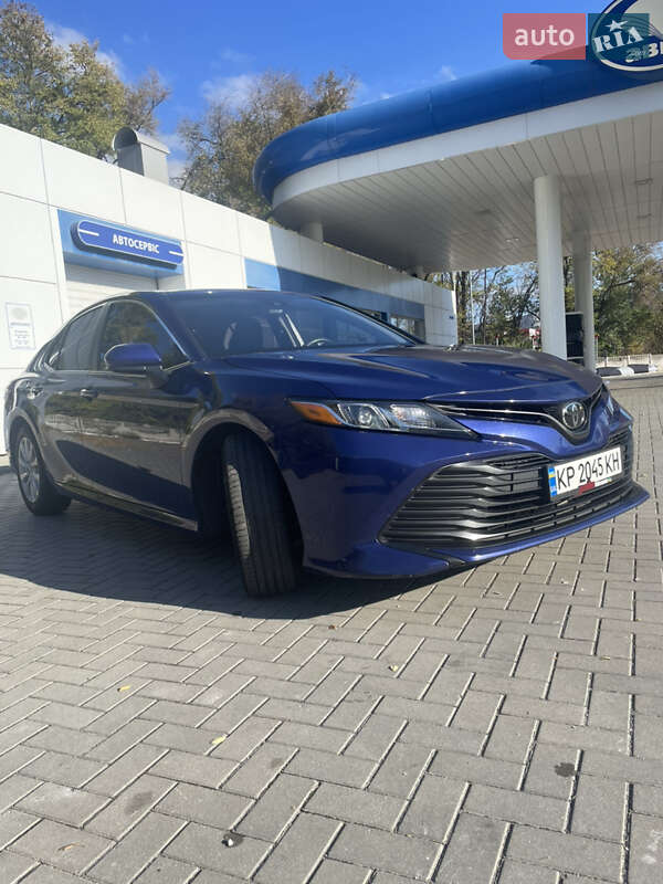 Седан Toyota Camry 2017 в Запорожье