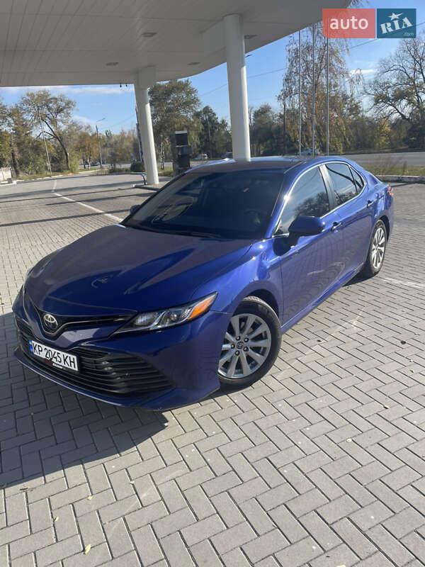 Седан Toyota Camry 2017 в Запорожье