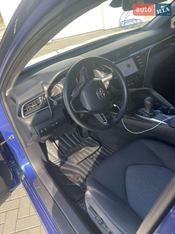 Седан Toyota Camry 2017 в Запорожье