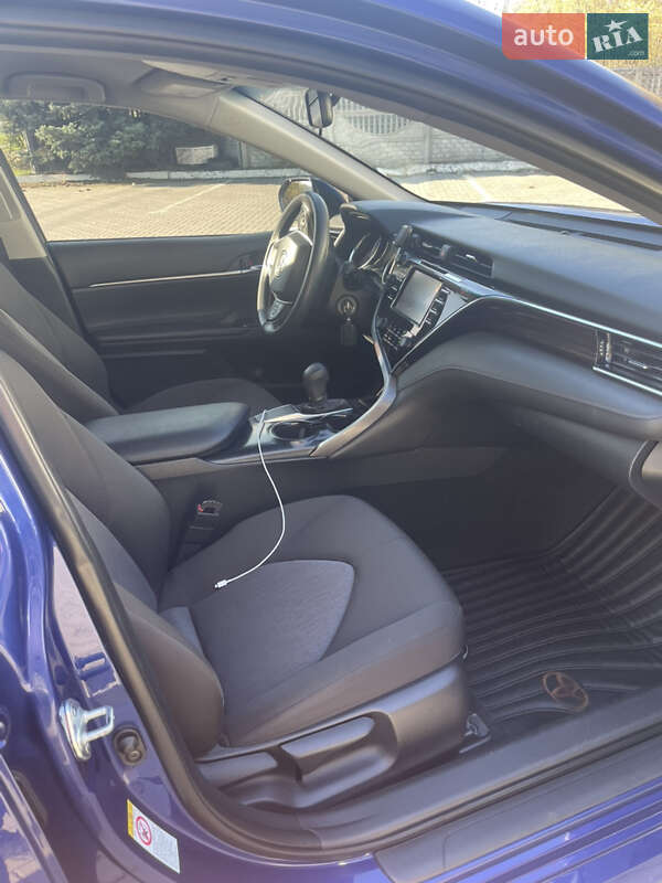 Седан Toyota Camry 2017 в Запорожье