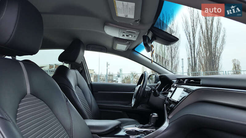 Седан Toyota Camry 2019 в Киеве