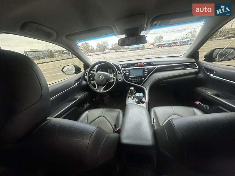 Седан Toyota Camry 2018 в Харькове