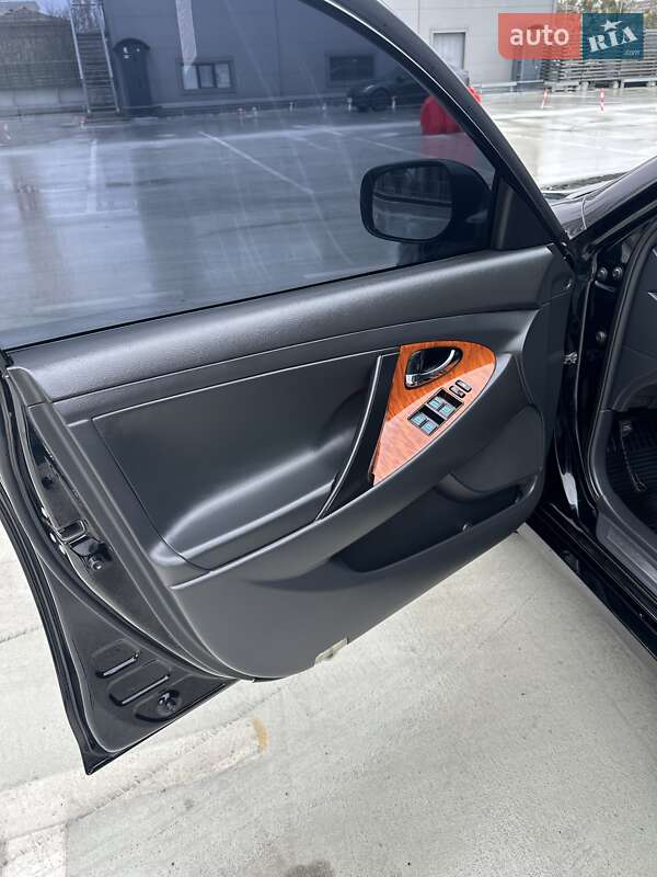 Седан Toyota Camry 2008 в Киеве