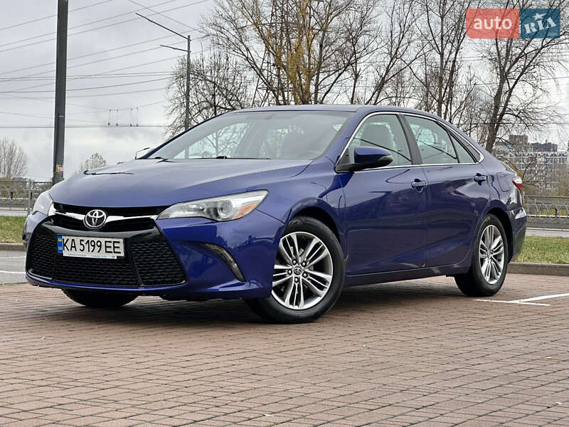 Седан Toyota Camry 2015 в Киеве