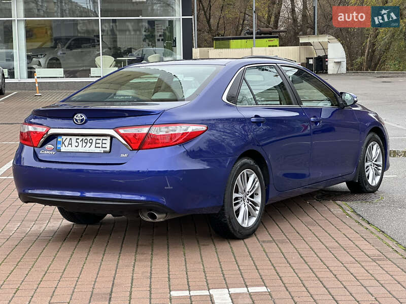 Седан Toyota Camry 2015 в Киеве