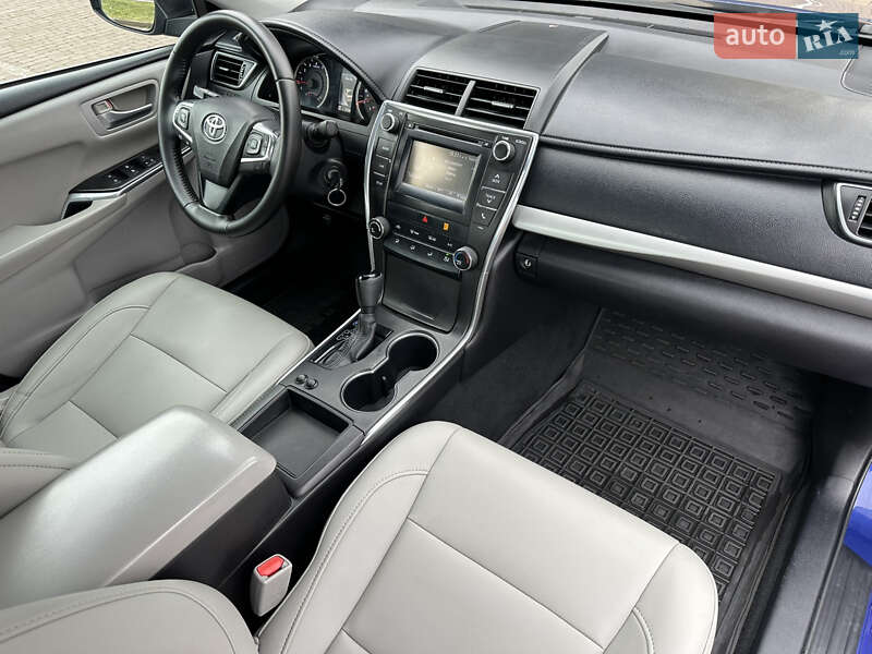 Седан Toyota Camry 2015 в Киеве