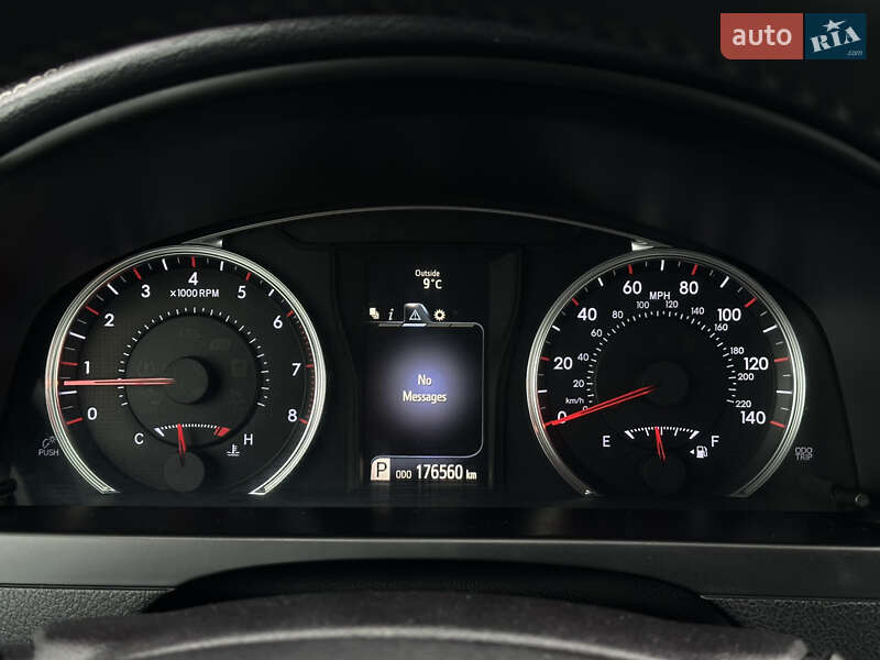 Седан Toyota Camry 2015 в Киеве