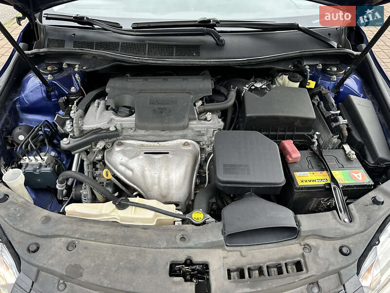 Седан Toyota Camry 2015 в Киеве