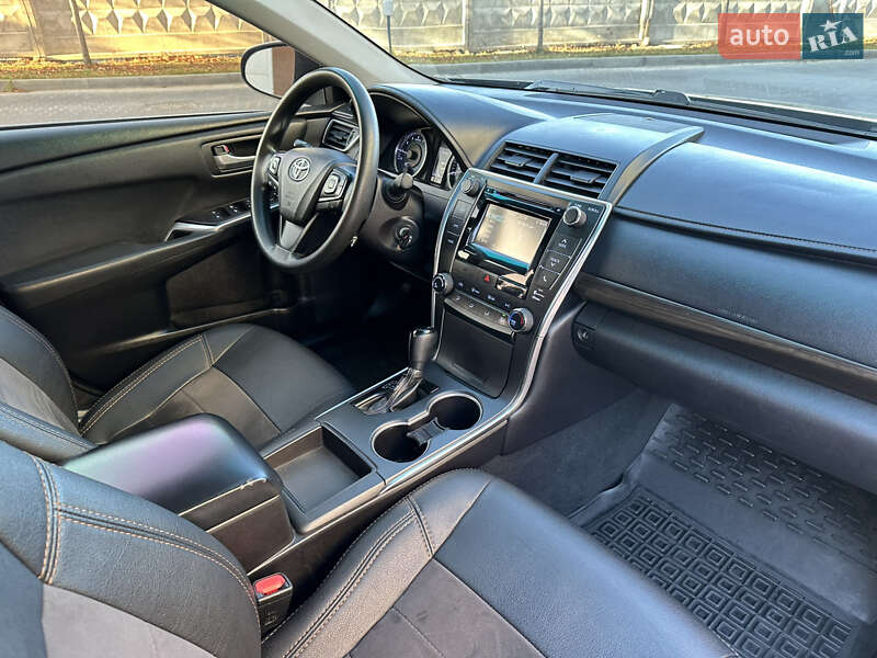 Седан Toyota Camry 2014 в Киеве