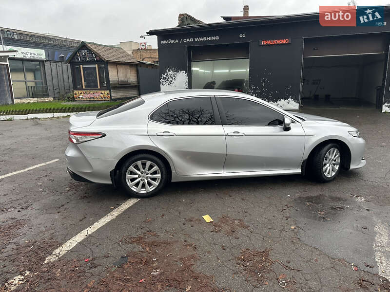 Седан Toyota Camry 2018 в Киеве