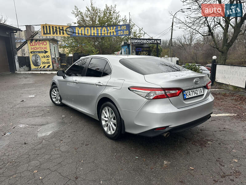 Седан Toyota Camry 2018 в Киеве