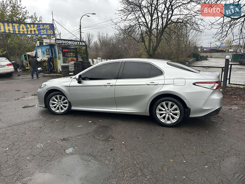 Седан Toyota Camry 2018 в Киеве