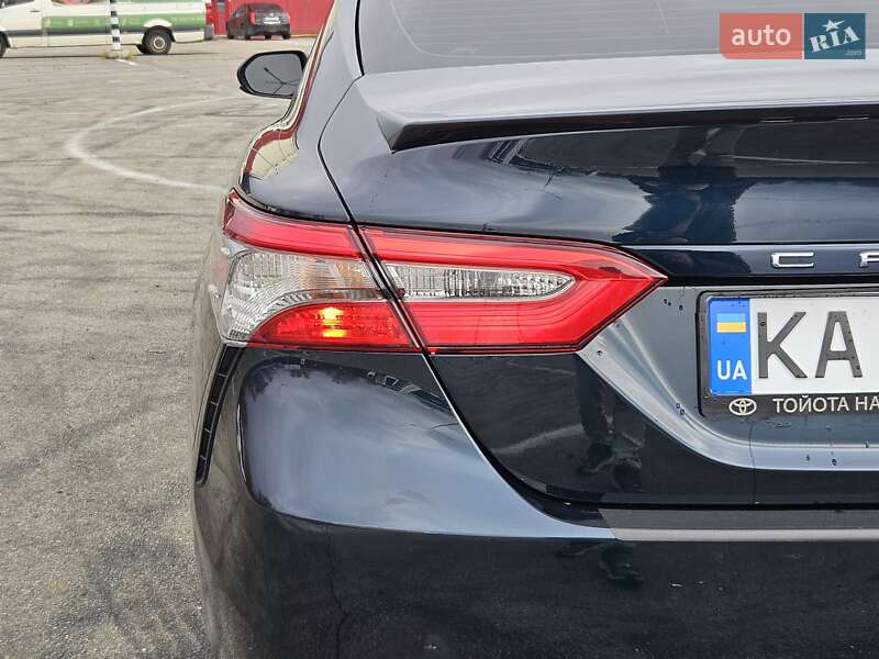 Седан Toyota Camry 2018 в Києві