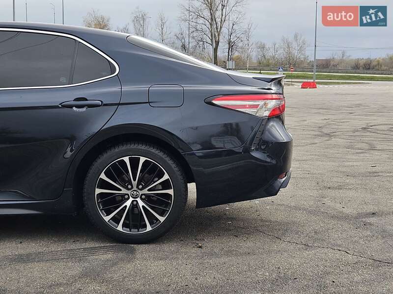 Седан Toyota Camry 2018 в Києві