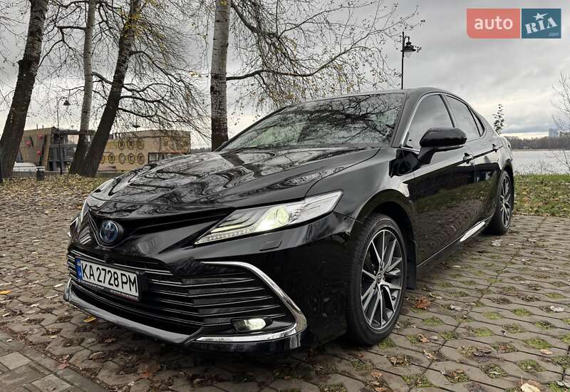 Седан Toyota Camry 2023 в Києві