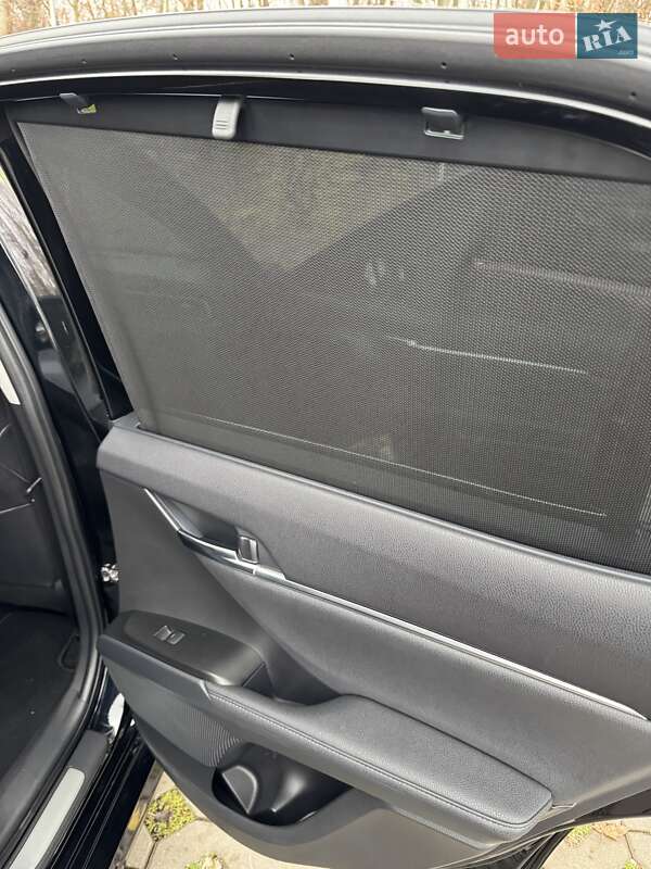 Седан Toyota Camry 2023 в Києві