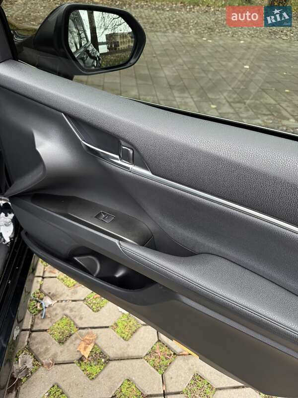 Седан Toyota Camry 2023 в Києві