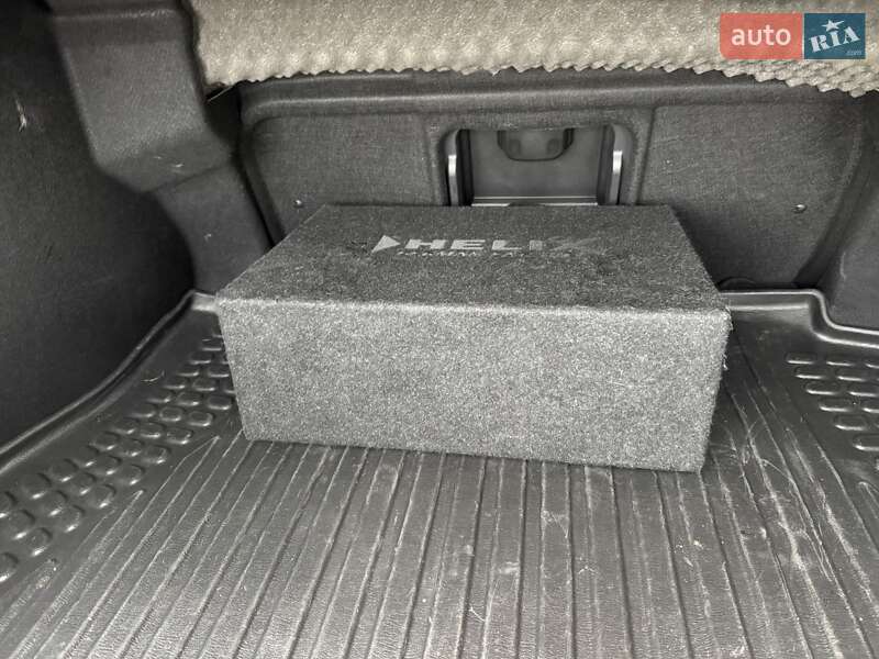 Седан Toyota Camry 2023 в Києві