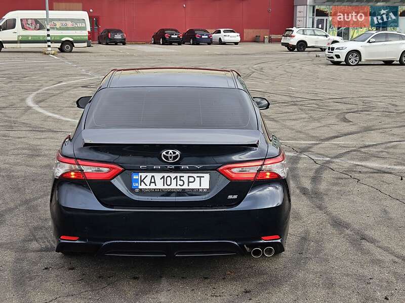 Седан Toyota Camry 2018 в Києві
