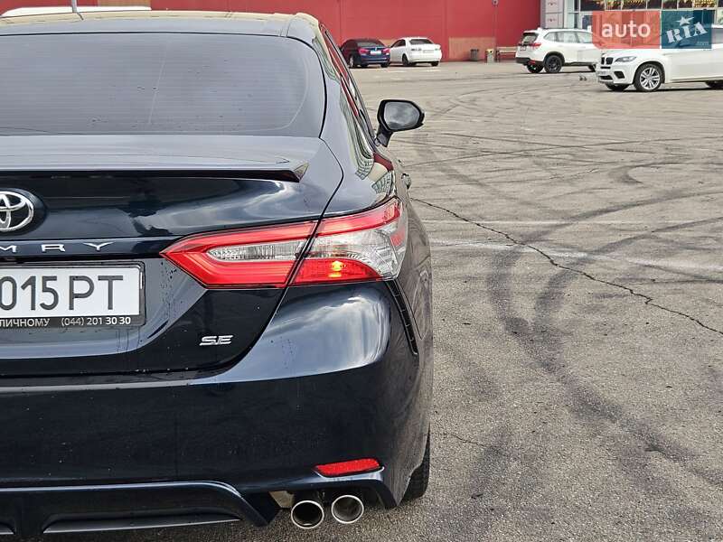 Седан Toyota Camry 2018 в Києві