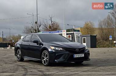 Седан Toyota Camry 2018 в Киеве