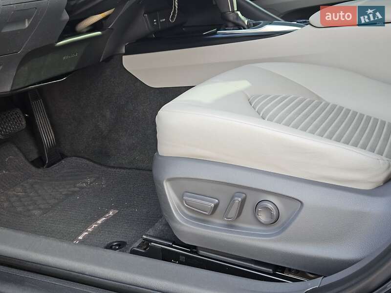 Седан Toyota Camry 2018 в Києві