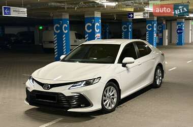 Седан Toyota Camry 2022 в Києві