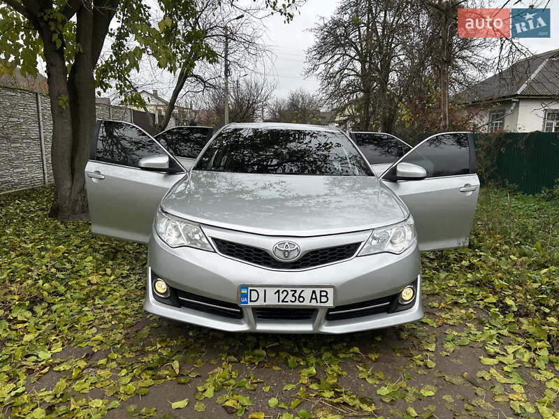 Седан Toyota Camry 2014 в Броварах