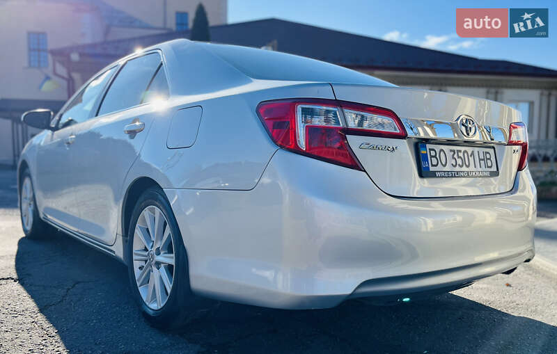 Седан Toyota Camry 2012 в Тернополе