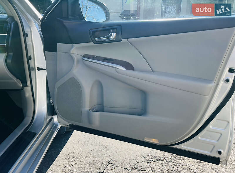 Седан Toyota Camry 2012 в Тернополе