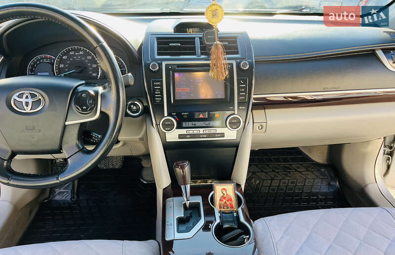 Седан Toyota Camry 2012 в Тернополе