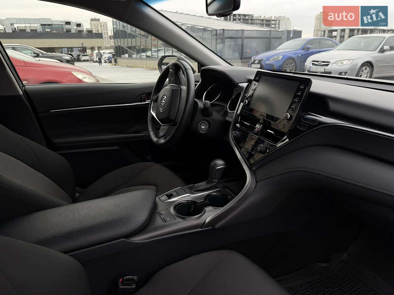 Седан Toyota Camry 2024 в Киеве